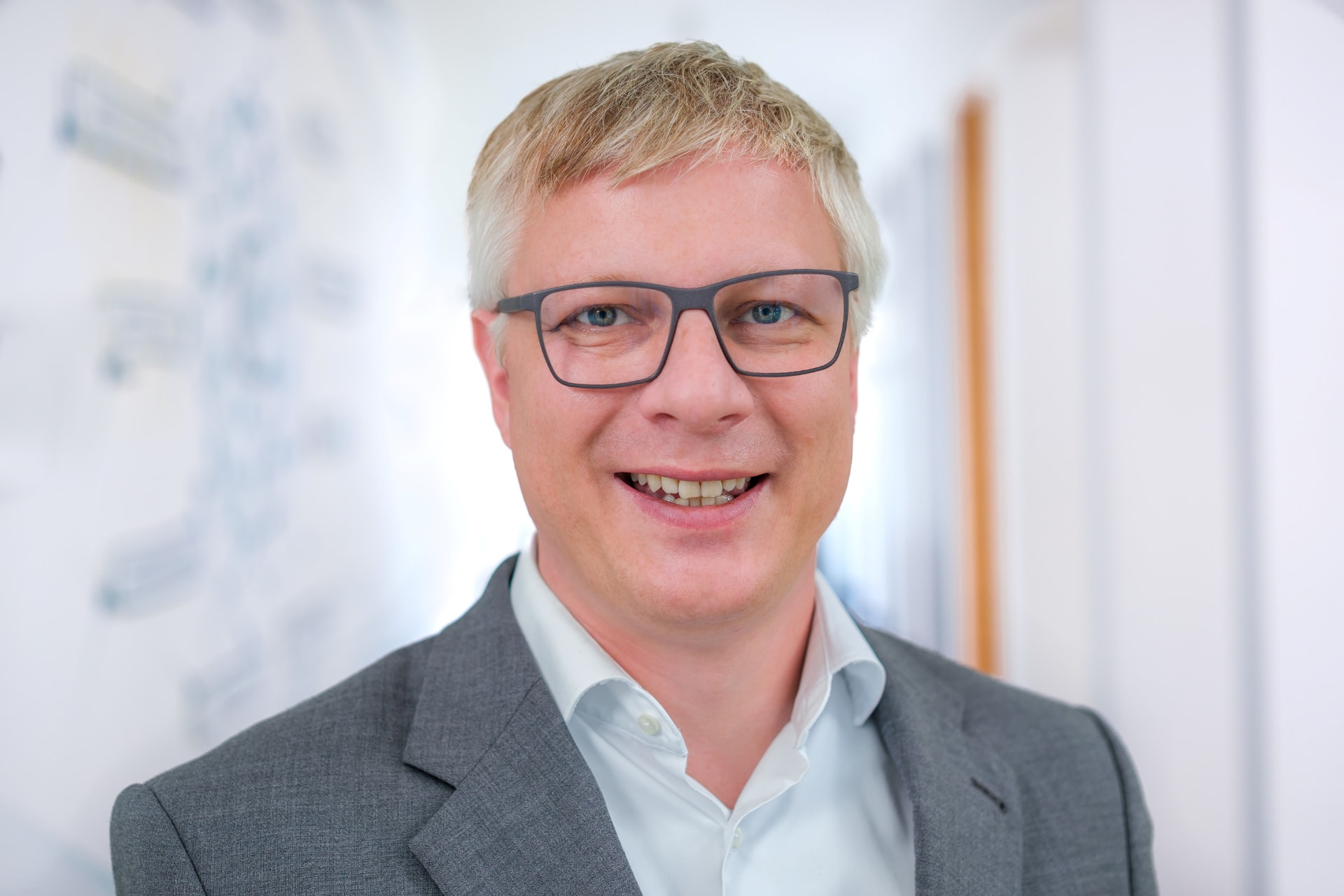 Portrait Dr. Christian Temath – Geschäftsführer